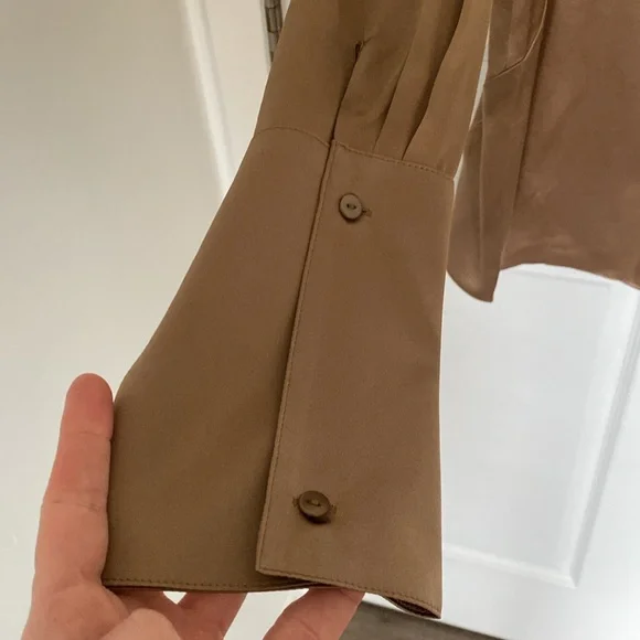 Banana Republic  100% silk Button-Up Shirt - Picture 2 of 7